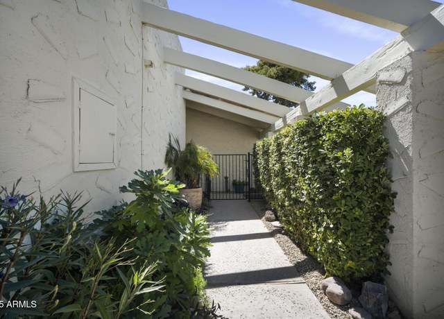 Property at 5538 N 71st St, Paradise Valley, AZ 85253, 2 beds, 2 baths
