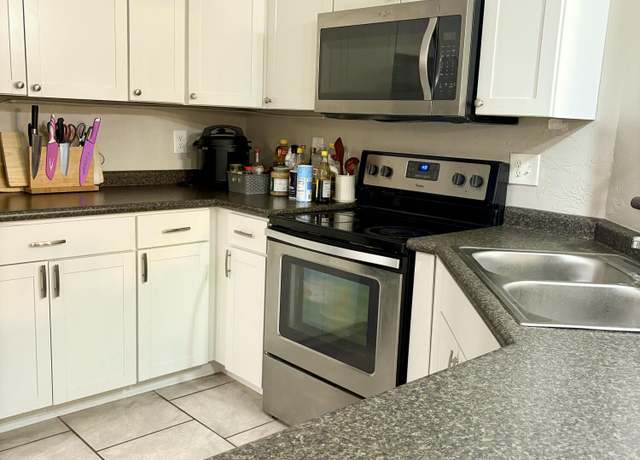 Property at 5620 S 42nd St, Phoenix, AZ 85040, 2 beds, 2 baths