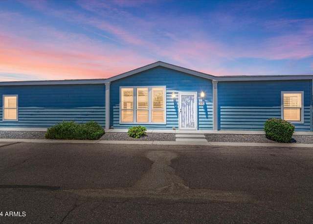 Property at 1051 E Four St, San Tan Valley, AZ 85140, 2 beds, 2.5 baths