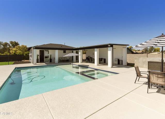 Property at 8822 W Deer Valley Rd, Peoria, AZ 85382, 5 beds, 3 baths