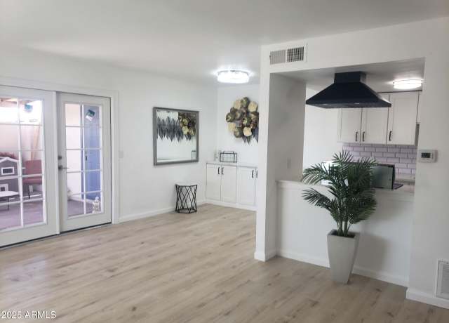 Property at 5203 N 42nd Dr, Phoenix, AZ 85019, 2 beds, 1 bath