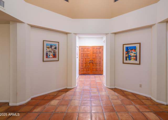 Property at 2537 E Vogel Ave E, Phoenix, AZ 85028, 2 beds, 2.5 baths