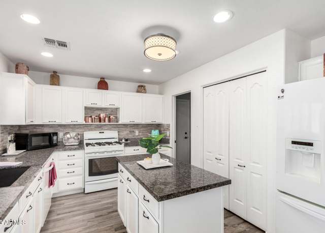 Property at 452 E Dartmouth Dr, Casa Grande, AZ 85122, 4 beds, 2 baths