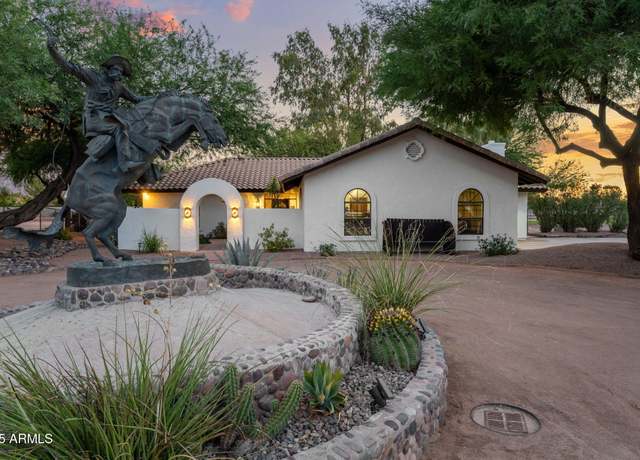 Property at 2601 E Mesquite St, Gilbert, AZ 85296, 5 beds, 4 baths