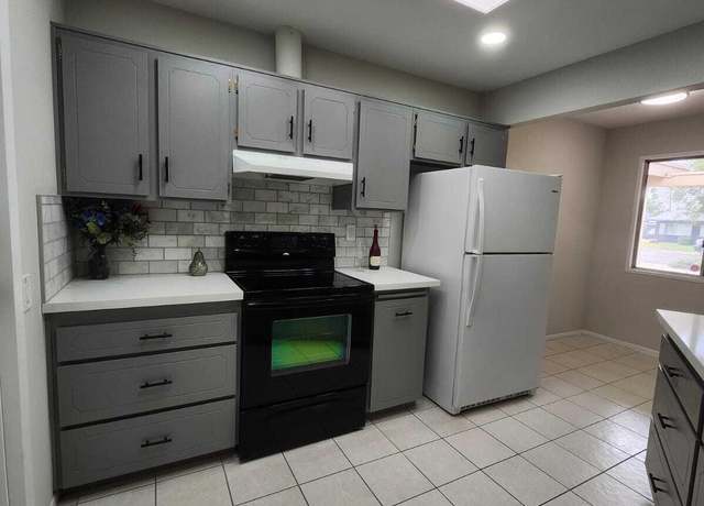 Property at 10912 W Thunderbird Blvd, Sun City, AZ 85351, 2 beds, 1 bath
