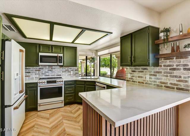 Property at 19025 N 96th Ave, Peoria, AZ 85382, 2 beds, 1.75 baths