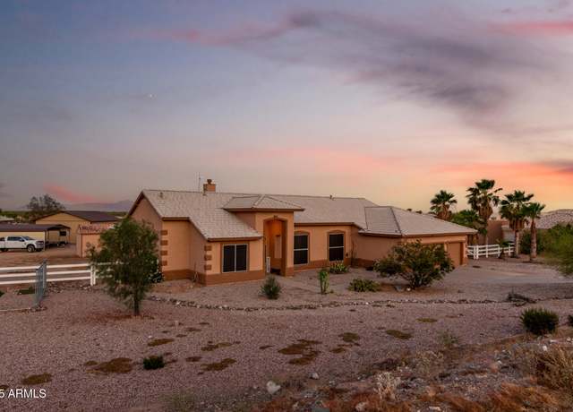 Property at 8351 S Summit Dr, Casa Grande, AZ 85193, 4 beds, 3 baths