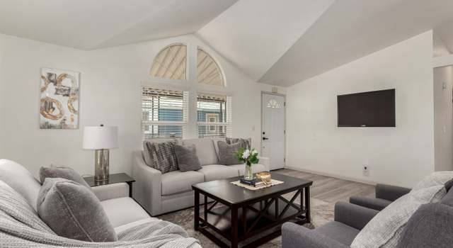 Photo of 2233 E Behrend Dr #210, Phoenix, AZ 85024