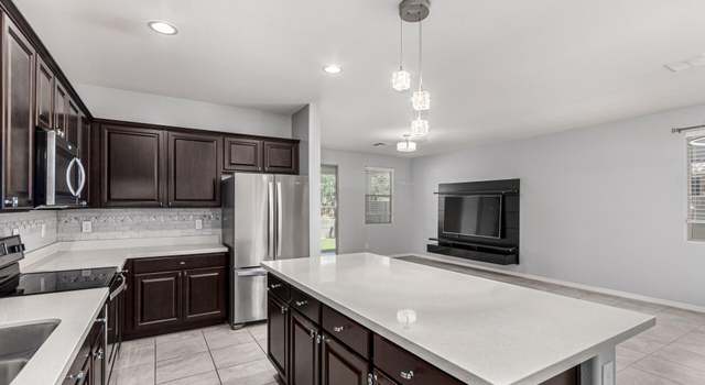 Property at 7423 S 28th Pl, Phoenix, AZ 85042, 3 beds, 2.5 baths