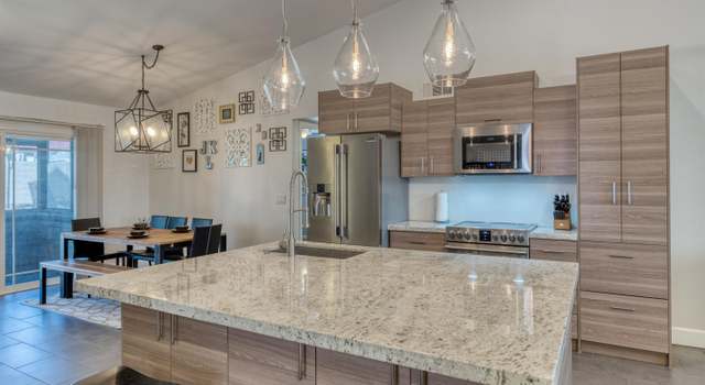 Photo of 442 E Sack Dr, Phoenix, AZ 85024