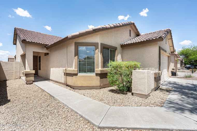 Photo of 2698 E Denim Trl San Tan Valley, AZ 85143