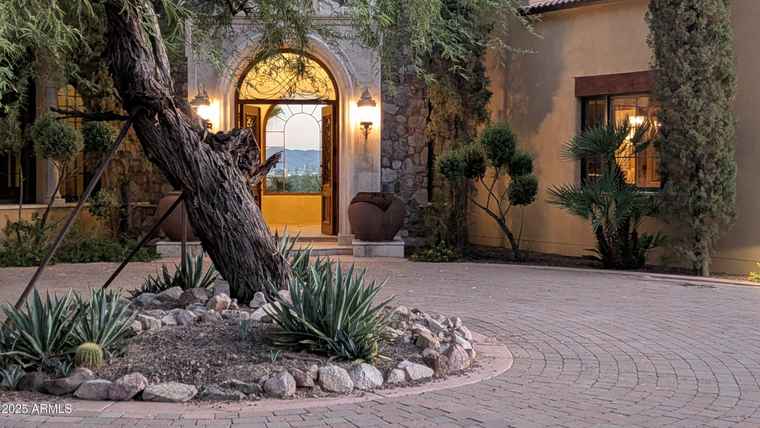 Photo of 4836 E White Gates Dr Phoenix, AZ 85018