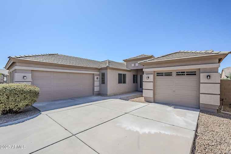 Photo of 43205 W Oster Dr Maricopa, AZ 85138