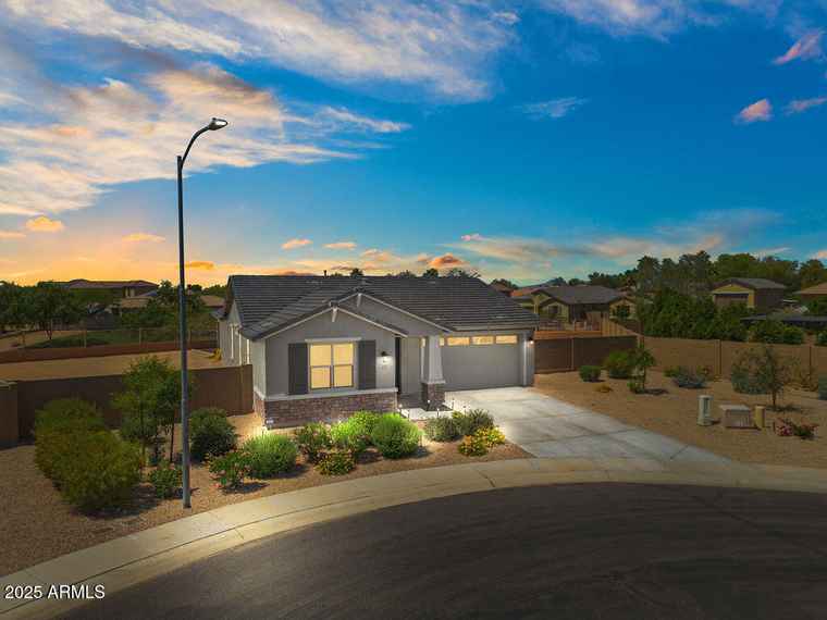 Photo of 435 E Shellie Ct Casa Grande, AZ 85122