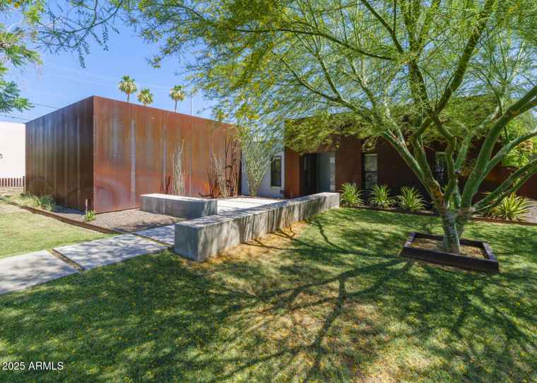 Photo of 513 E Rose Ln Phoenix, AZ 85012