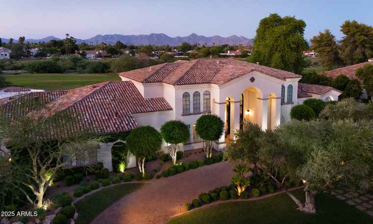 Photo of 5610 E Sanna St Paradise Valley, AZ 85253