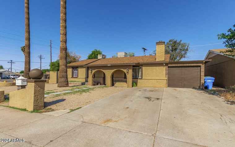 Photo of 5850 W Cheery Lynn Rd Phoenix, AZ 85031