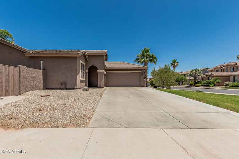 Photo of 162 W Raven Dr Chandler, AZ 85286