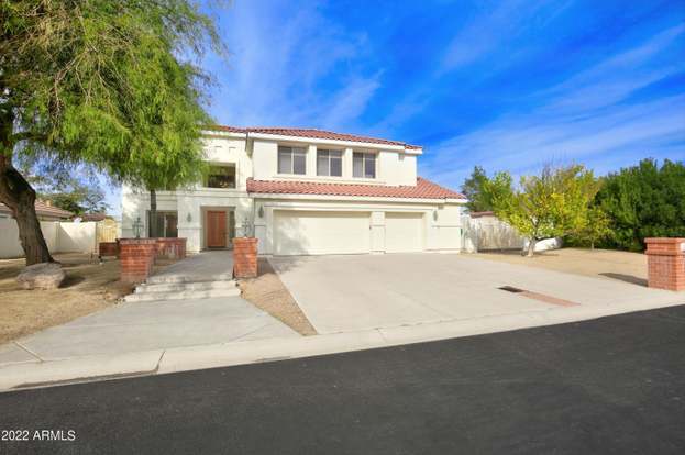 Homes On Glendale 2022 Christmas Tour Spacious Family Room - Glendale, Az Homes For Sale | Redfin