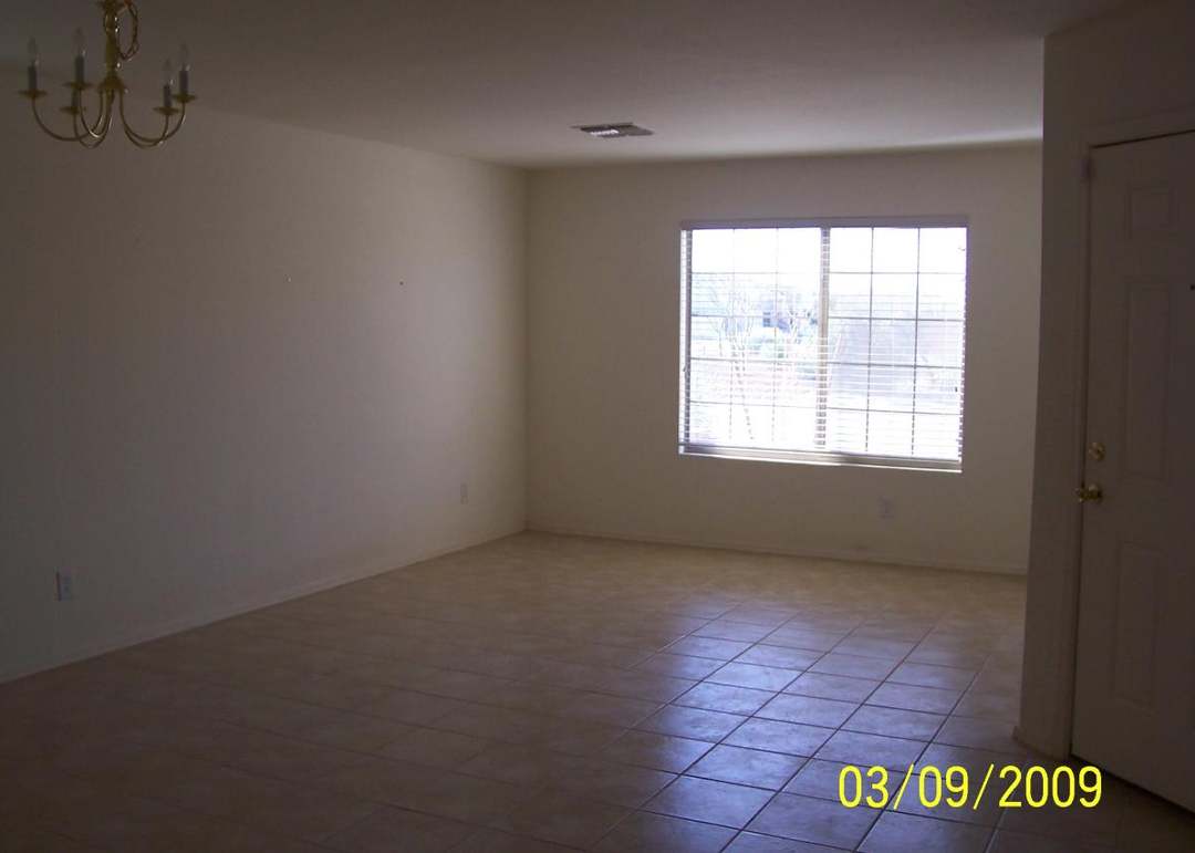 518 E Settlers Trl