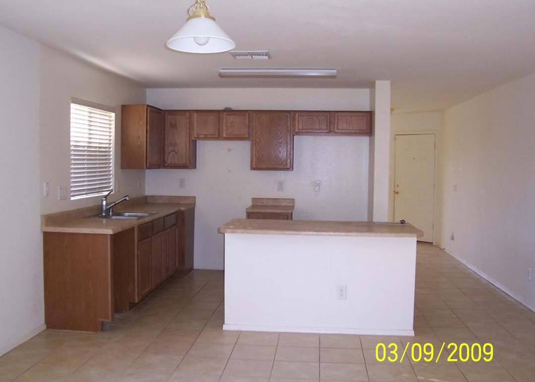 518 E Settlers Trl