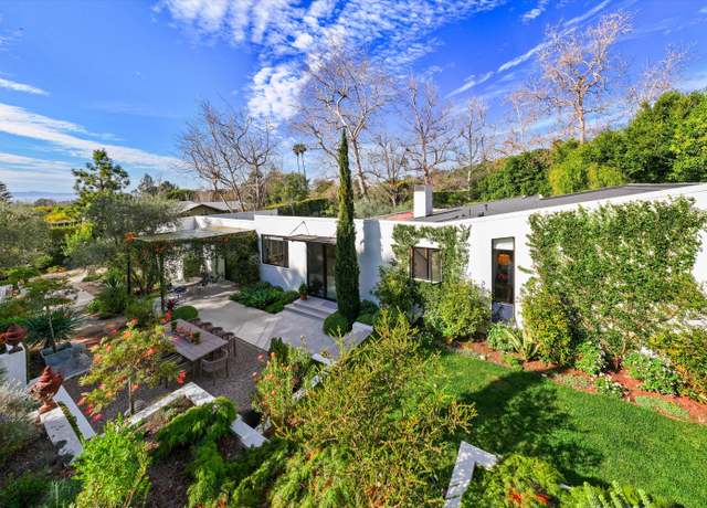 Property at 448 Court Pl, Montecito, CA 93108, 2 beds, 2.5 baths