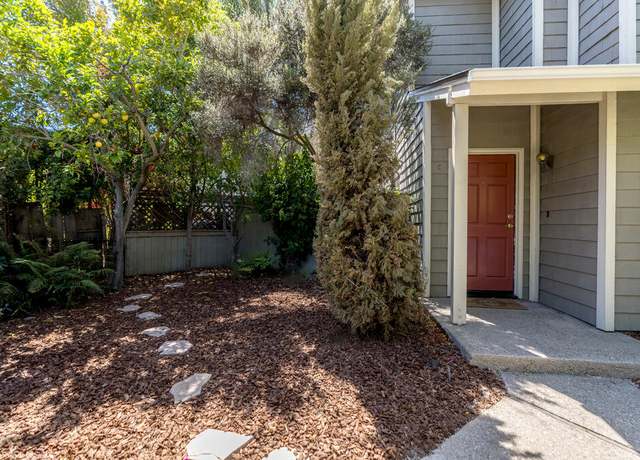 Property at 522 W Victoria St #C, Santa Barbara, CA 93101, 2 beds, 2.5 baths