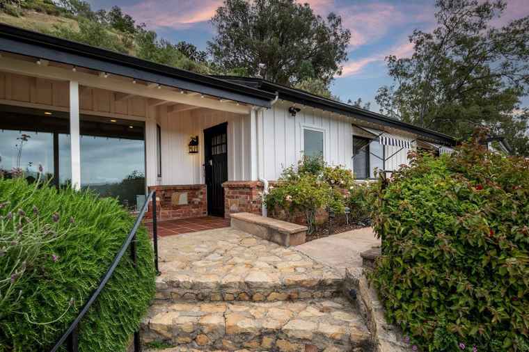 Photo of 1704 Mission Ridge Rd Santa Barbara, CA 93103