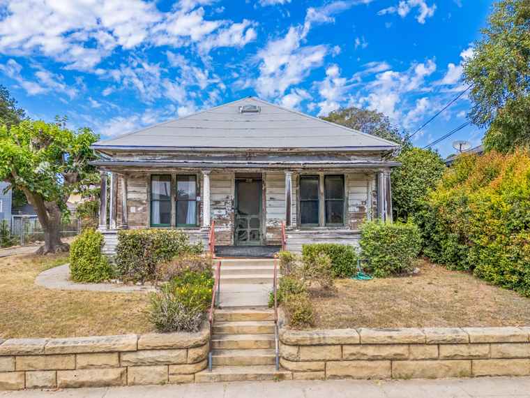 Photo of 220 W Figueroa St Santa Barbara, CA 93101