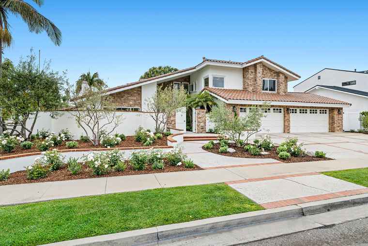 Photo of 1801 Santiago Dr Out of Area, CA 92660