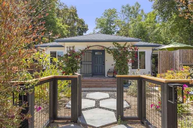 Photo of 301 Park Rd Ojai, CA 93023