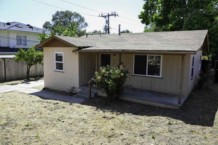 Photo of 337 E Calle Laureles Santa Barbara, CA 93105