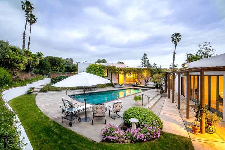 Photo of 405 Court Pl Santa Barbara, CA 93108