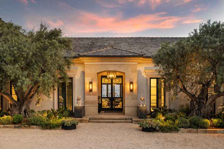 Photo of 1140 E Mountain Dr Santa Barbara, CA 93108
