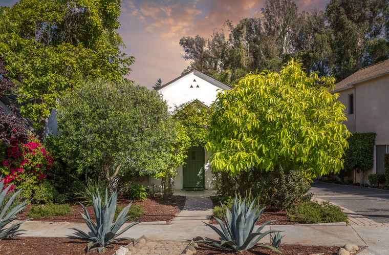 Photo of 917 W Victoria St Santa Barbara, CA 93101