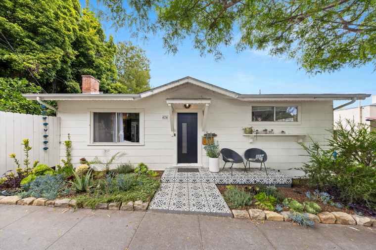Photo of 424 E Arrellaga St Santa Barbara, CA 93101