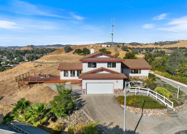 Property at 656 Hillside Dr, Fairfield, CA 94533, 4 beds, 2.5 baths