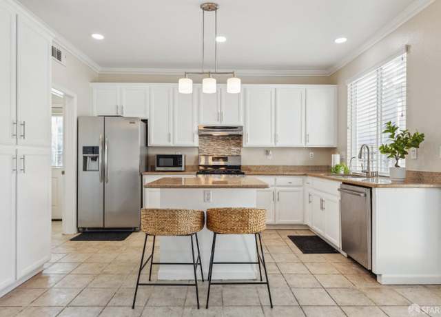 Property at 377 Chaucer Dr, Brentwood, CA 94513, 3 beds, 2.5 baths