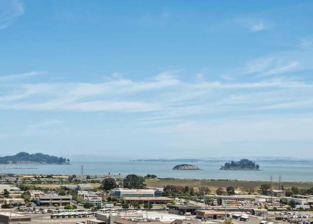 Property at 124 Tiburon Blvd, San Rafael, CA 94901, 2 beds, 1.5 baths