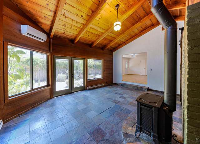 Property at 18039 Riverside Dr, Sonoma, CA 95476, 3 beds, 2 baths