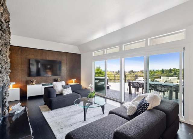Property at 3485 Ridgeview Dr, Santa Rosa, CA 95404, 3 beds, 3 baths