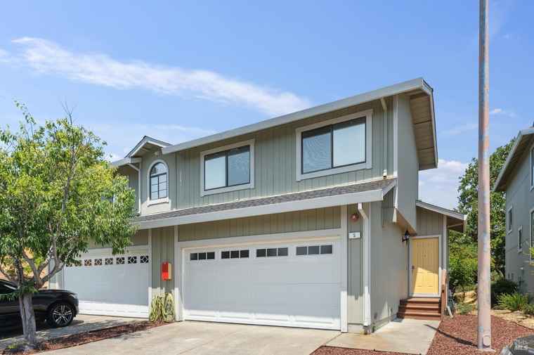 Photo of 5 Briarwood Ct Novato, CA 94947