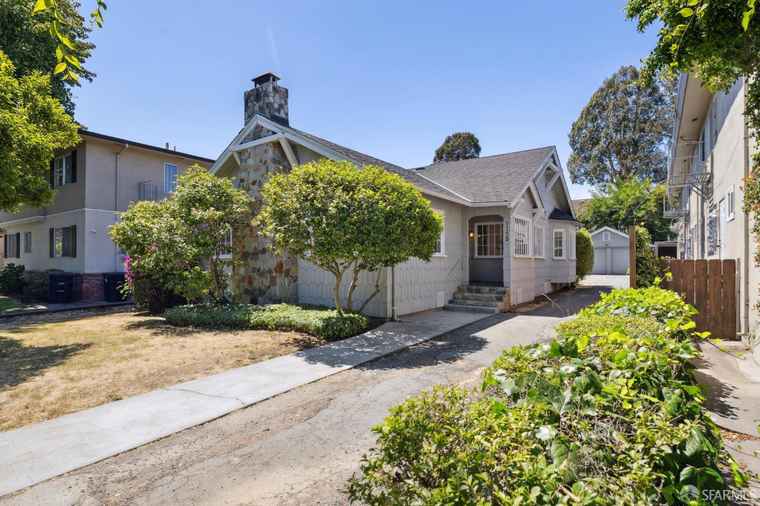 Photo of 1115 Capuchino Ave Burlingame, CA 94010