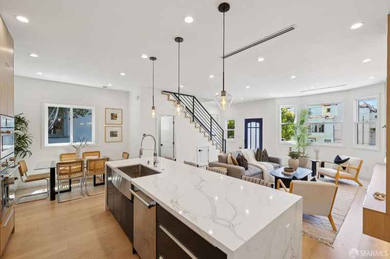 Photo of 331 London St San Francisco, CA 94112
