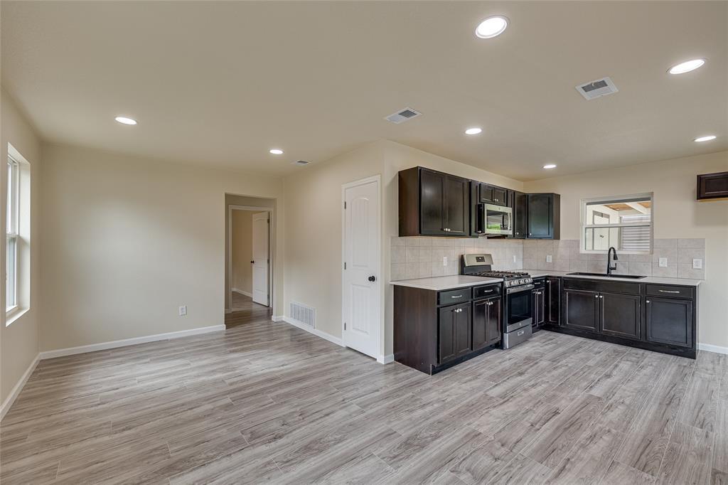 2109 May Ln, Grand Prairie, TX 75050 | MLS# 20308914 | Redfin