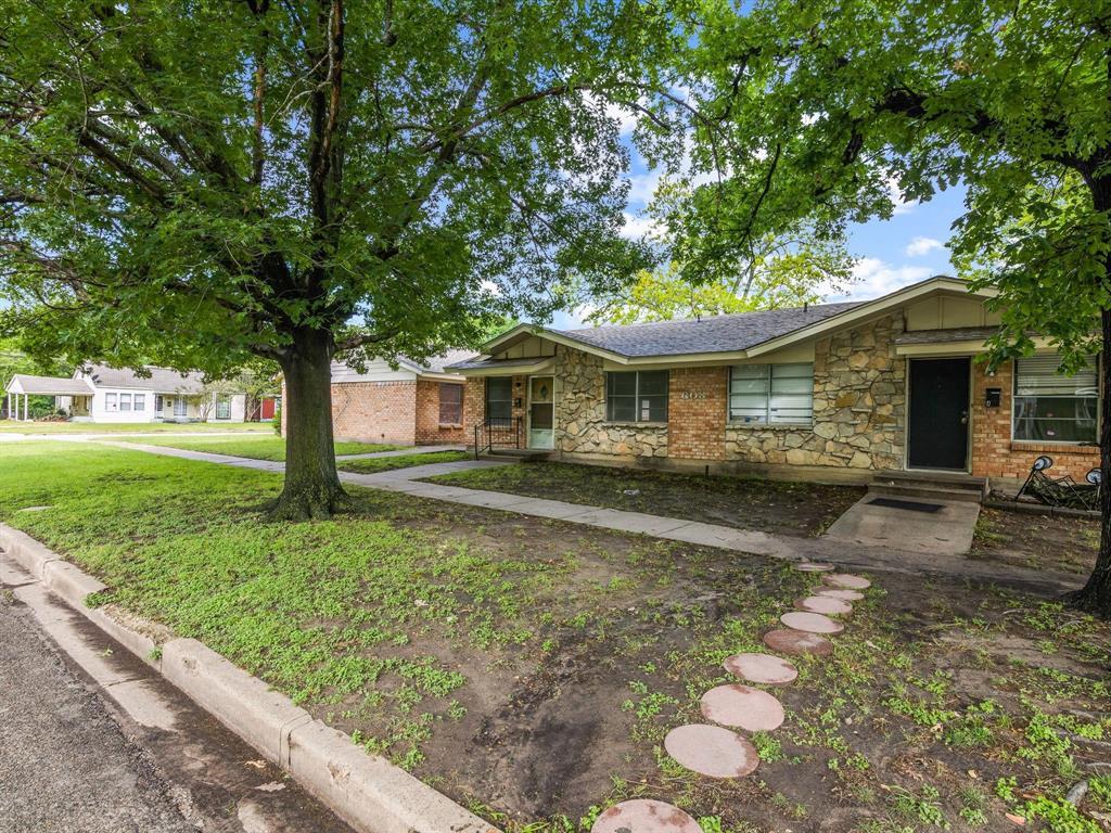 304 N Clay St, Ennis, TX 75119 | Redfin
