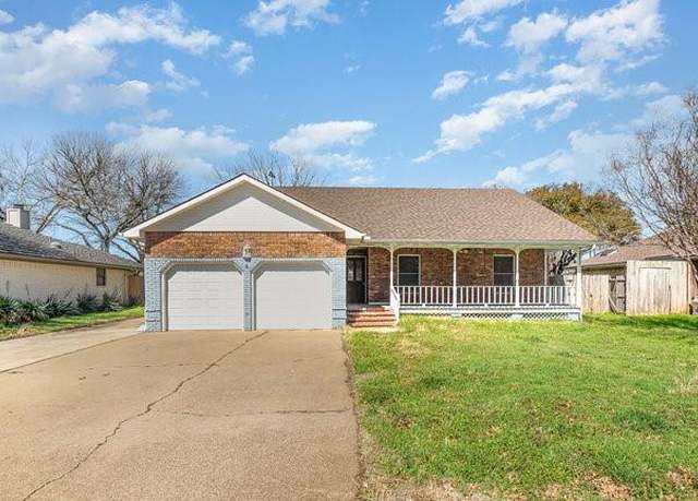 Property at 413 Oakwood Cir, Shady Shores, TX 76208, 3 beds, 2 baths