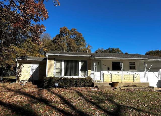 Property at 3043 E Houston St, Paris, TX 75460, 2 beds, 2 baths