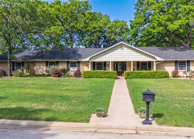 Property at 10 Post Oak Trl, Greenville, TX 75402, 3 beds, 2.5 baths