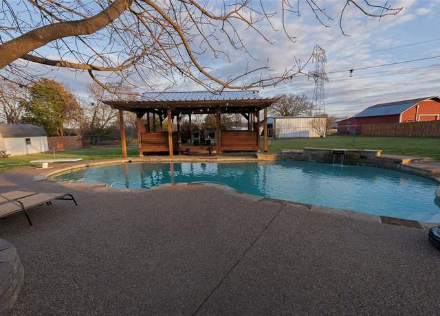 Property at 3408 Fm 2280, Cleburne, TX 76031, 4 beds, 2.5 baths